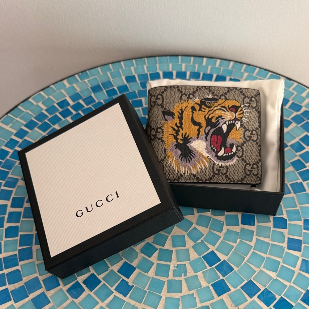 New Authentic Gucci GG Supreme Tiger Bi-fold Wallet, Leather and Canvas